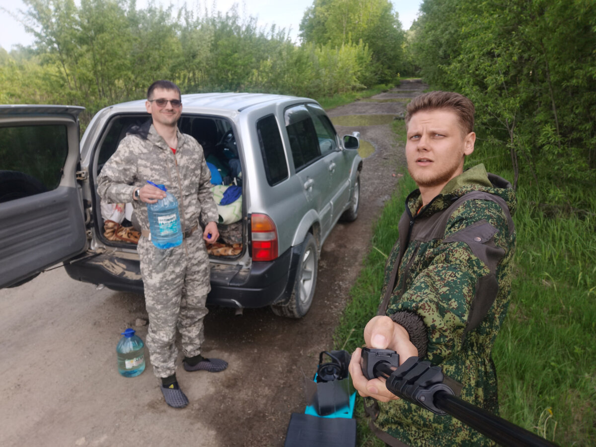 Если что на фоне лесная дорога, не федеральная)) которая тоже порой не айс, но надежда о том, что когда-то её всё таки асфальтируют полностью ещё теплется. На данный момент ещё около 100 км грунтового покрытия между Охой и Южно-Сахалинском.