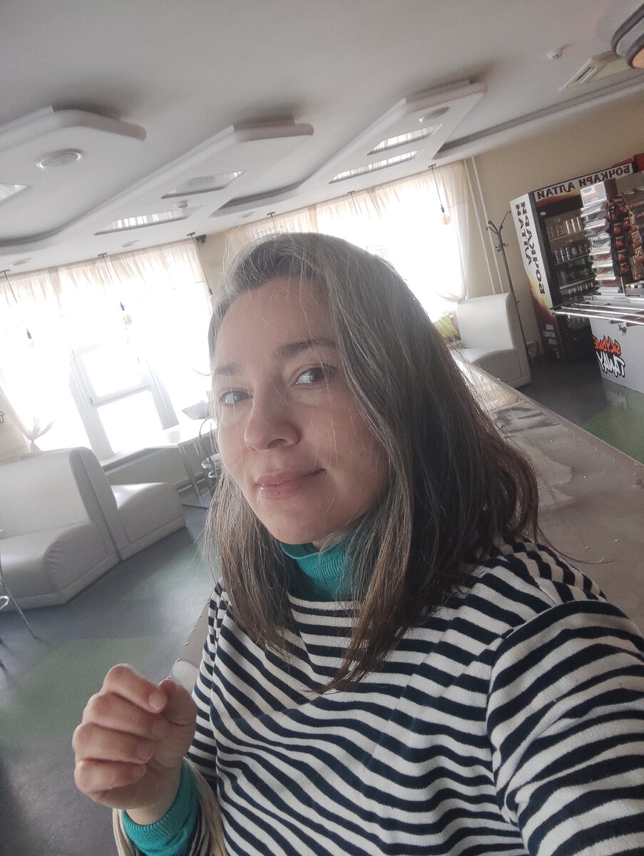 В кафе. Автор. 