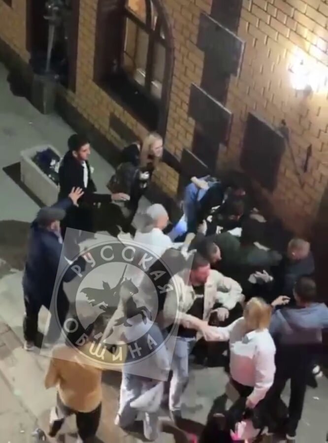 Абу бандит избил инвалида. Обои абу бандит. Сдаться полиции. Мексиканские бандиты избивают. Абу бандит избил инвалида.