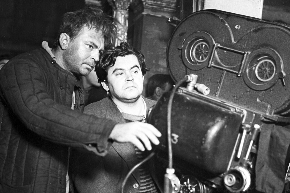    Во второй половине пятидесятых страна начала "оттаивать", и вслед за картиной Калатозова "Летят журавли" последовала "Судьба человека" Сергея Бондарчука: война теперь представала на уровне типичной человеческой судьбы - сломанной, но не сдавшейся. / Фото: РИА Новости