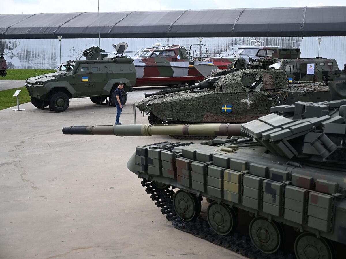    Танки и бронетехника, представленные на выставке трофейной техники и вооружения в рамках Международного военно-технического форума "Армия-2023" в Конгрессно-выставочном центре "Патриот"© РИА Новости / Павел Бедняков