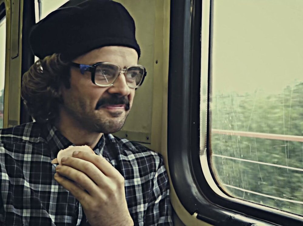 Алкоголичка артур пирожков слова. Стих про алкоголика. Слова песни алкоголики. Маскарад текст песни. Слова песни алкоголики.