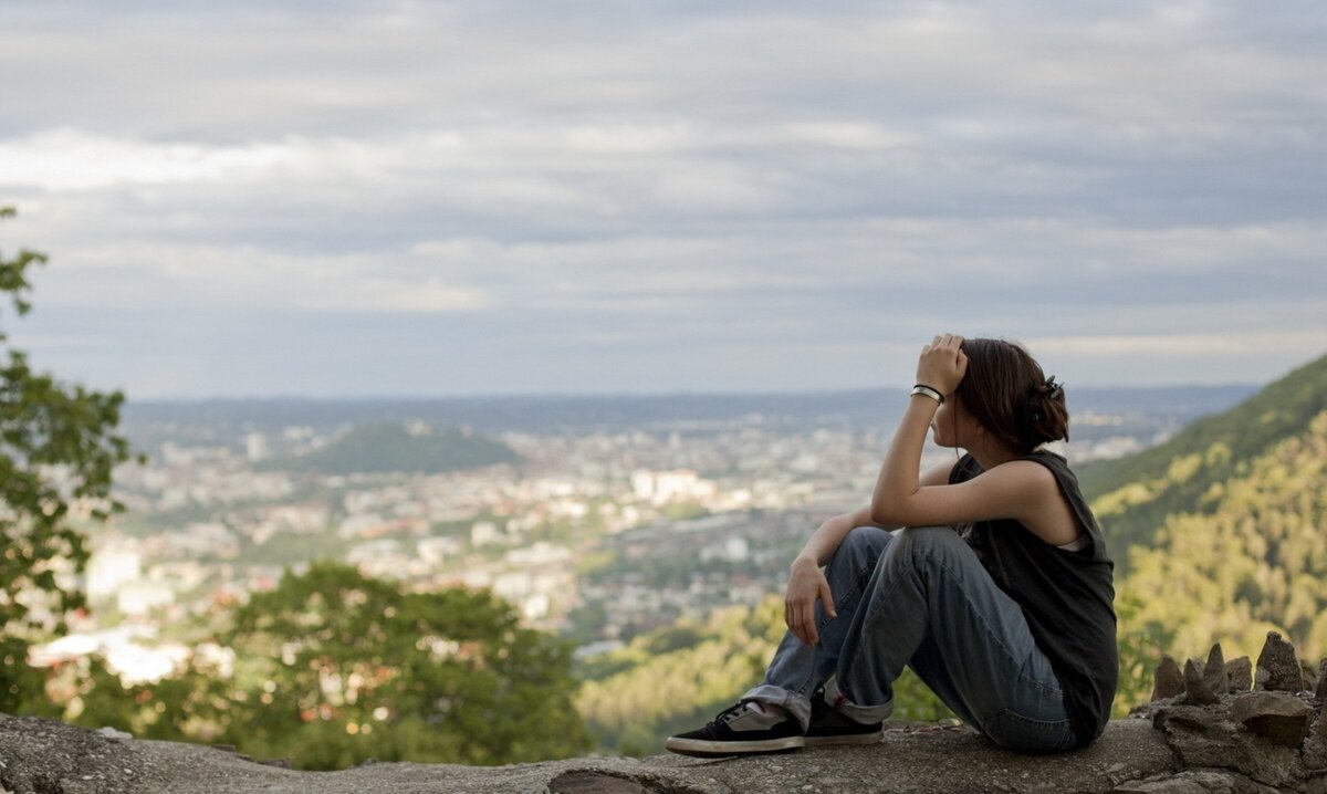 Я живу на берегу Керченского пролива и иногда выхожу к Большой воде, чтобы снять напряжение...но увы, даже она не снимает.