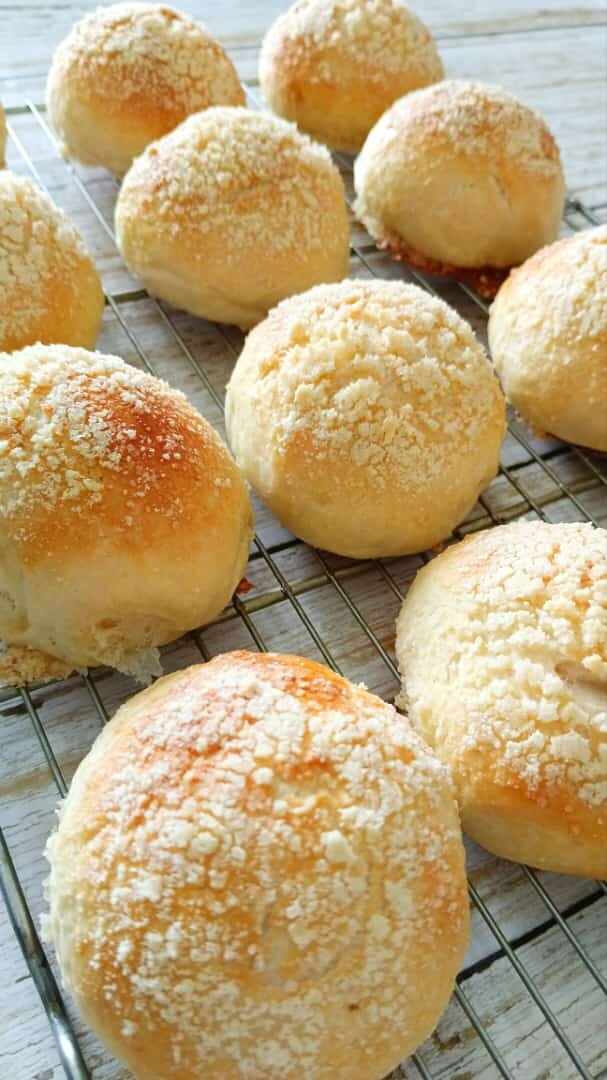 Можно ли замесить тесто без яиц. Как там видео как делать тесто ютуб. Можно ли замесить тесто без яиц. Хлеб на газированной воде. Дрожжевое тесто для пирожков с сухими дрожжами.