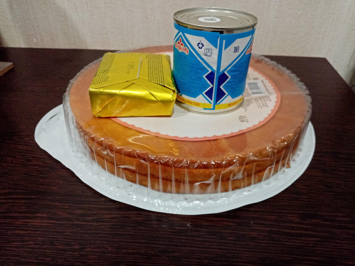 торт домашний со сгущенным молоком.