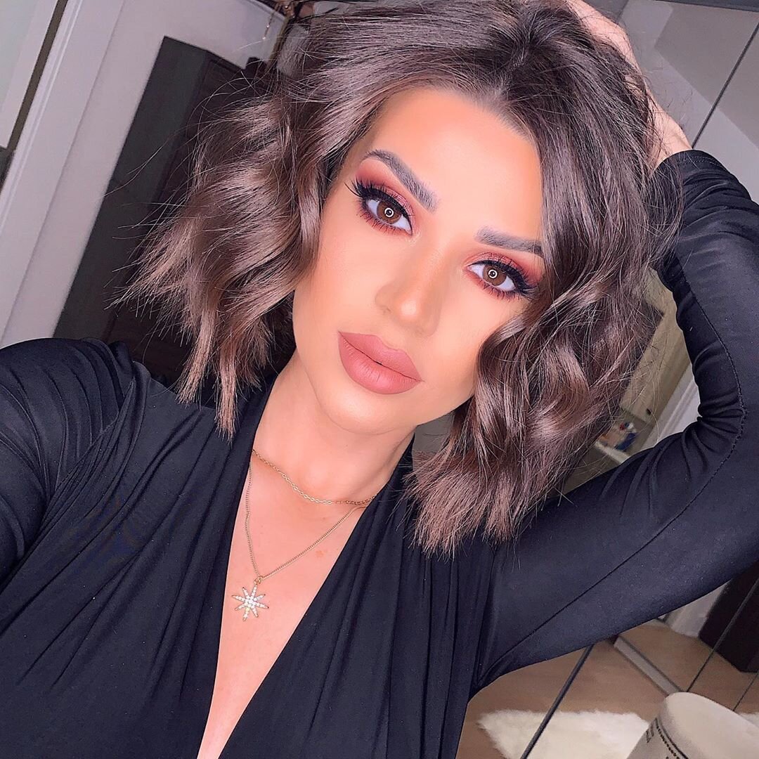 популярные прически 2023 женские. челка шторка 2022. стрижки лето 2022 женские. тейлор свифт 2016. популярные прически 2023 женские.