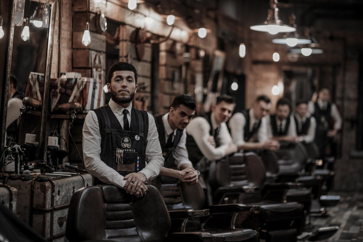 Каждый мужчина мечтает. Приколы про ссоры в отношениях. Люди которые отказываются от людей цитаты. Красивые цитаты про отношения. За каждым успешным мужчиной стоит женщина.