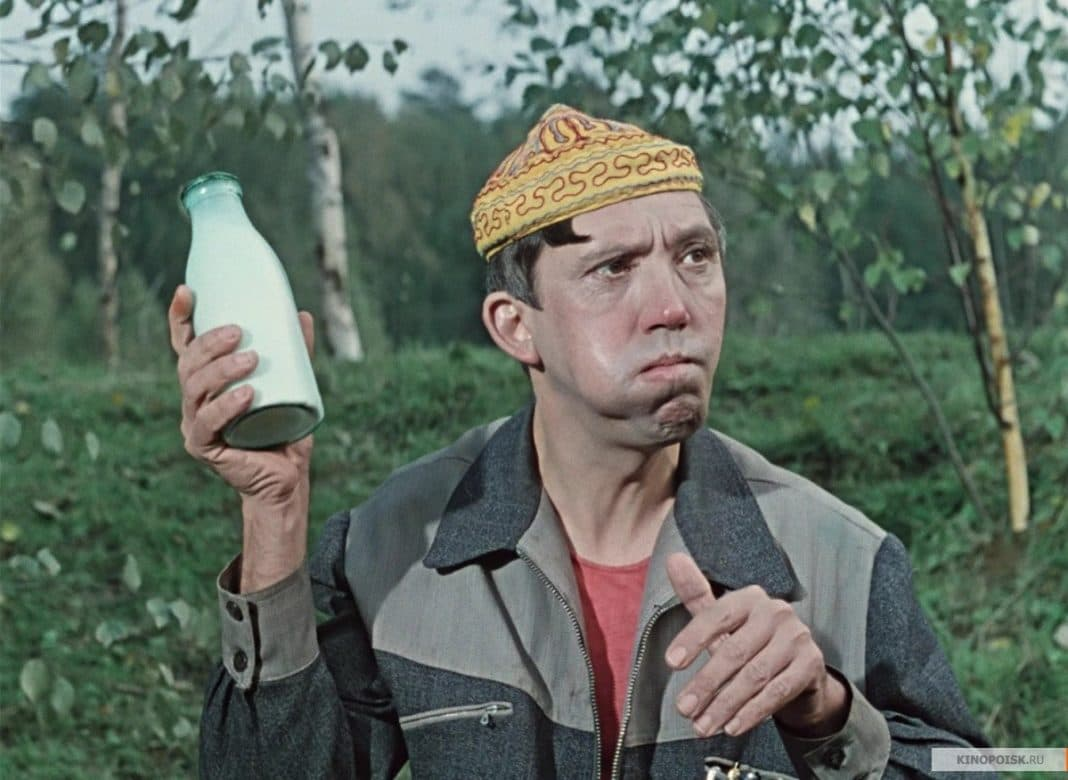 Любовь с первого взгляда прикол. Мне все равно какой человек. Мне все равно какой человек. Парень и девушка в поле. Есть люди которым не все равно.