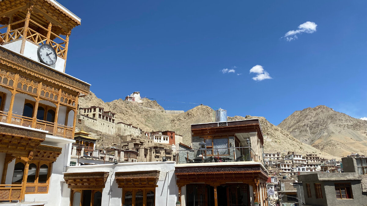 Центральная улица Леха днем и вечером