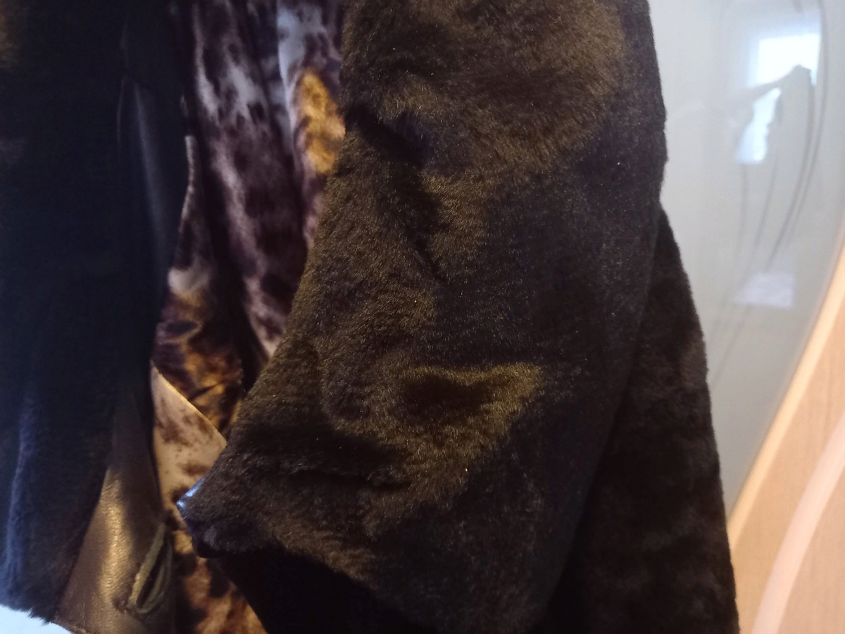 Вот она, шубейка, в прихожей висит