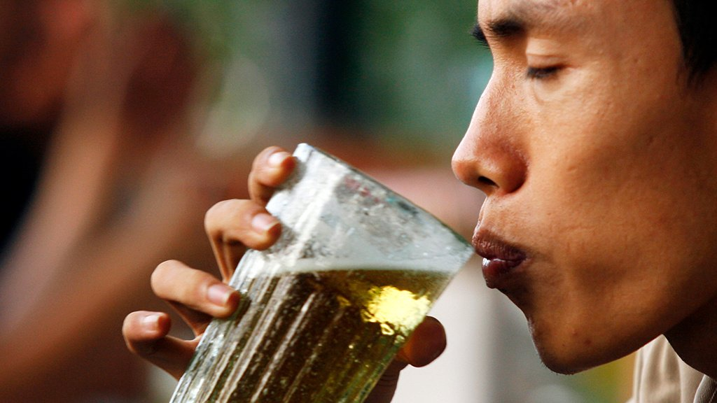 Полезные вина для здоровья. Вино красное полезные. Полезное вино. Можно ли пить горячее вино. Можно ли пить горячее вино.