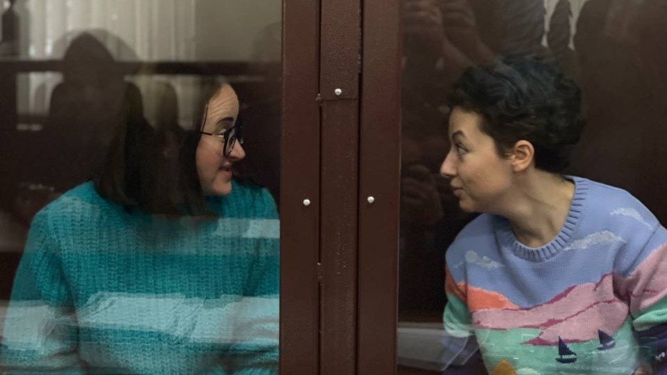 Светлана Петрийчук и Евгения Беркович в суде по продлению меры пресечения. Фото: Василий Полонский / «Новая»