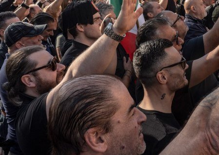    Это к войне. Соцсети о реабилитации в Италии фашистского приветствия