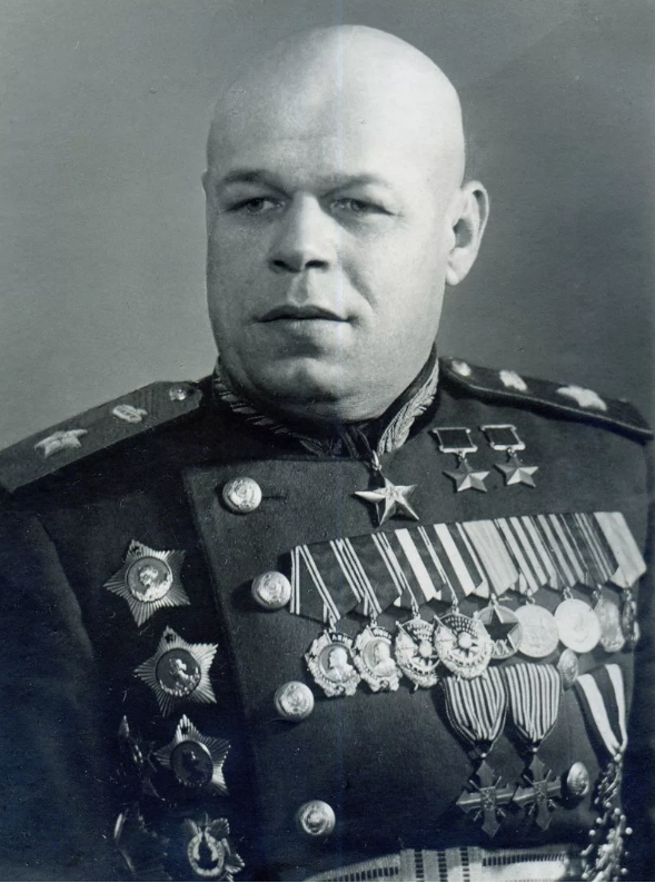 Дважды Герой Советского Союза, маршал бронетанковых войск П.С.Рыбалко (1894-1948). Источник фото - https://fishki.net/2126478-pavel-semenovich-rybalko.html