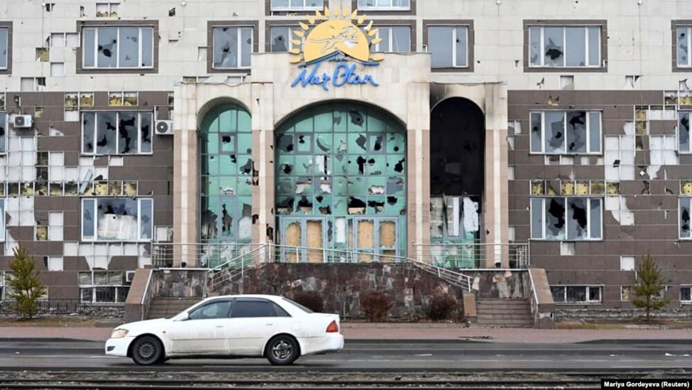 Если парень исчез без объяснений. Не звонишь не пишешь. Если мужчина пропал без объяснений. Мужчина исчез без объяснения. Исчезнувшая мемы.