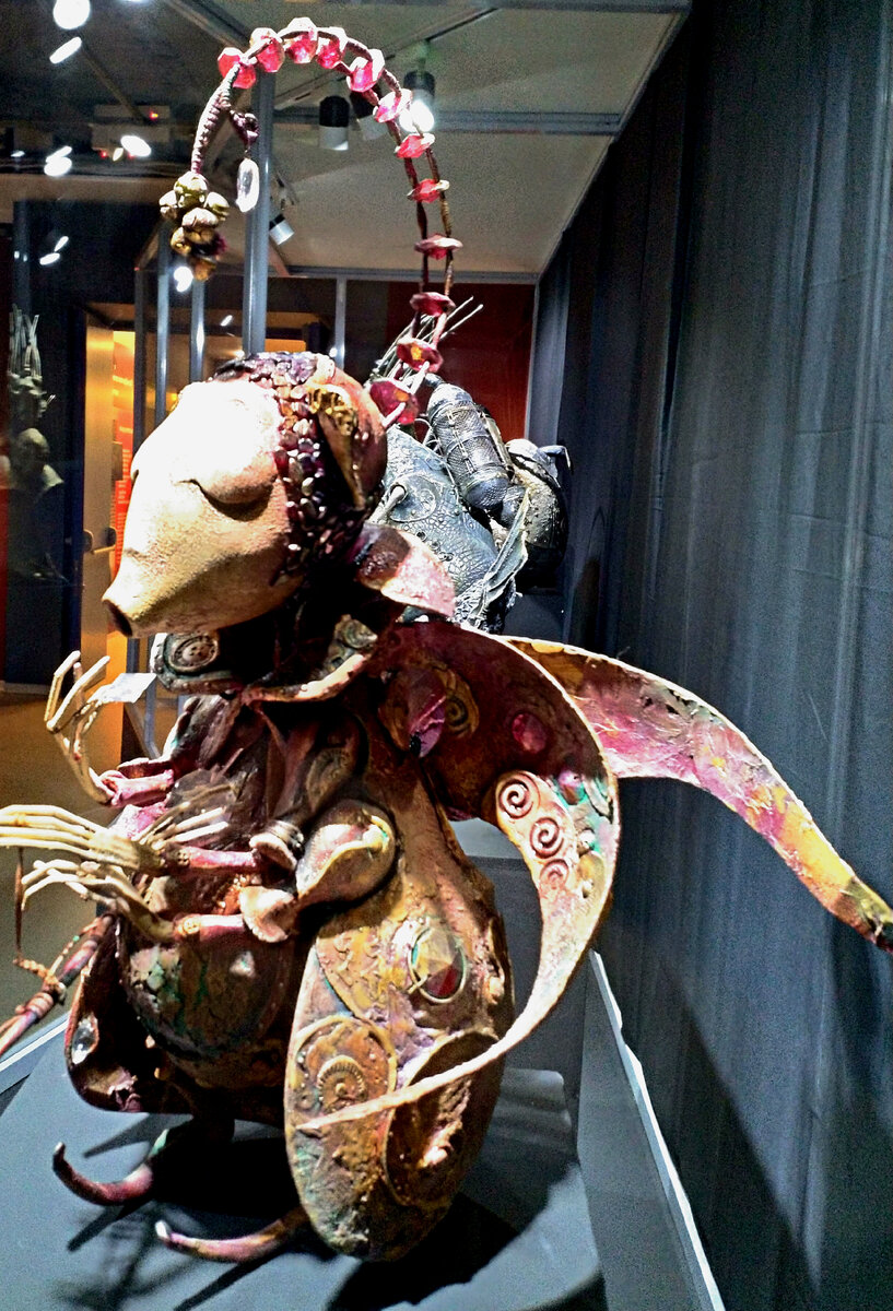 "Любитель хрустального печенья", Андрей Дроздов, из экспонатов выставки "Это несерьезно"