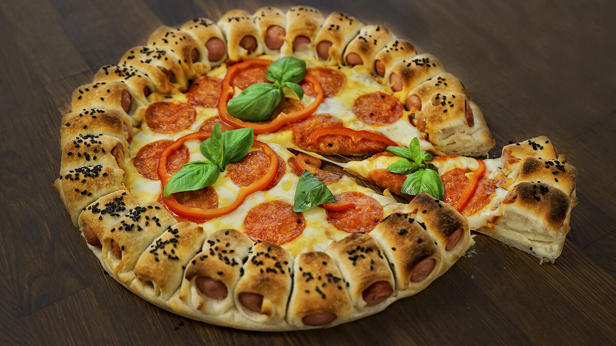 Пицца - одно из самых известных блюд в мире. Ее любят и едят люди всех возрастов и национальностей. Но знаете ли вы, что пицца имеет свою историю и традиции?