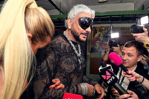 После решения суда и волны общественного возмущения самые известные участники вечеринки — Филипп Киркоров, Лолита Милявская, Дима Билан, Ксения Собчак и сама Ивлеева — записали видеообращения, которые некоторые СМИ назвали «парадом извинений».