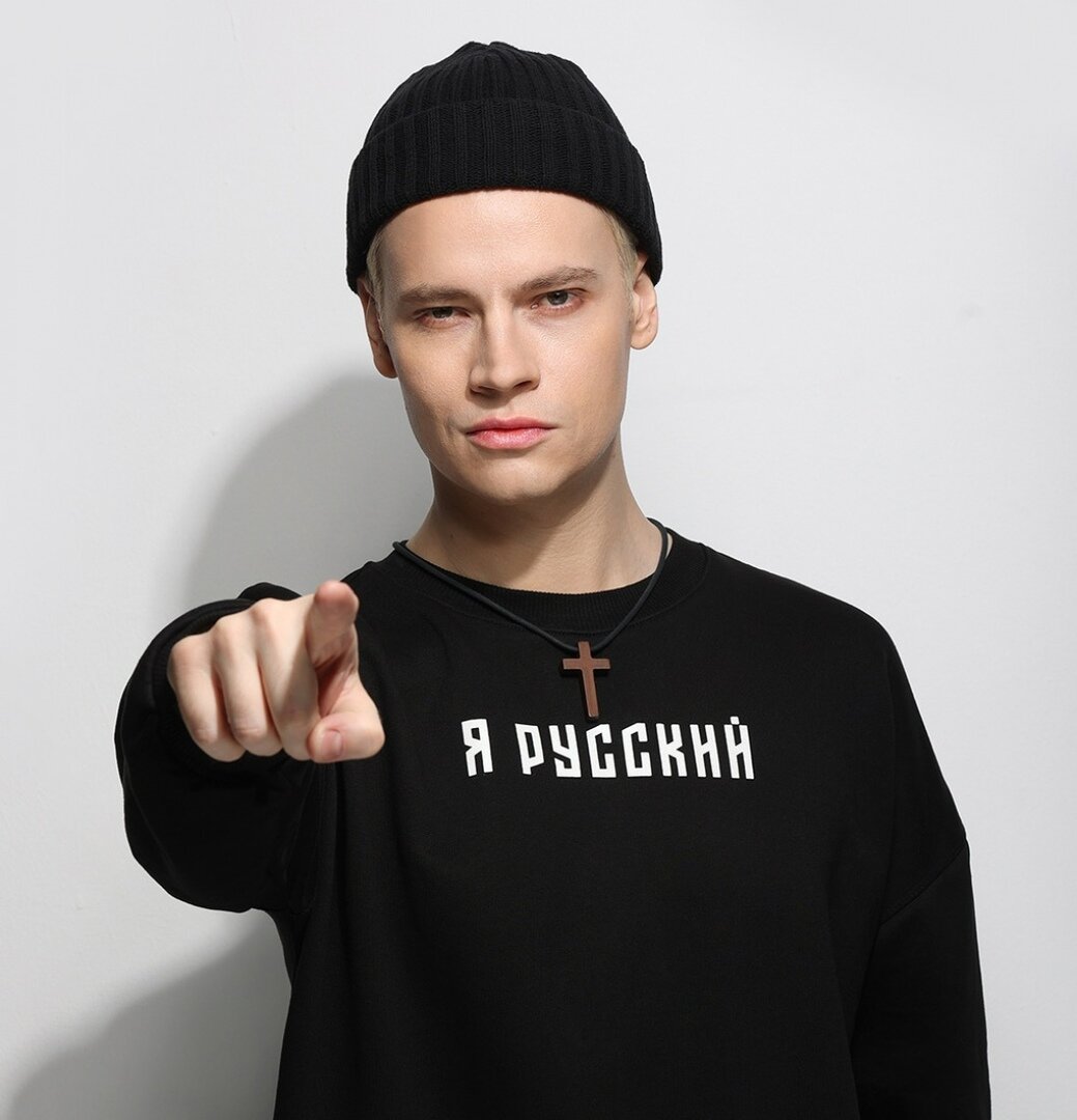 SHAMANВ ноябре песня «Встанем» возглавила сразу три чарта YouTube. Клипы певца в трендах, песни на первых местах хит-парадов. У клипа «Я русский» - 20 млн. просмотров, у клипа «Встанем» - 50 млн. просмотров. SHAMAN в туре по стране - везде полные залы. Но о небывалой популярности артиста говорит еще один факт: в ноябре 2022 года все билеты на концерты в марте 2023 в БКЗ «Октябрьский» в Санкт-Петербурге были проданы, а в «Крокусе» в Москве их осталось совсем немного. Поэтому артист объявил дополнительные даты концертов. Похоже SHAMAN сам удивился такому успеху: «Скажу честно, о таком я даже мечтать не мог! Аншлаг самый дорогой подарок, который может получить артист. Два дополнительных больших сольных концерта в обеих наших столицах! А всего их будет четыре!» О таких продажах не может сегодня мечтать сегодня ни один из поп-артистов в стране.