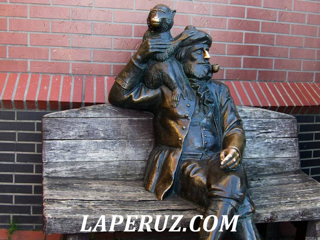 Бристоль коньяк кенигсберг. Старый кенигсберг 4 сколько градусов. Кенигсберг 7 лет. Дом смотрителя высокого моста калининград. Старый кёнигсберг коньяк 4.