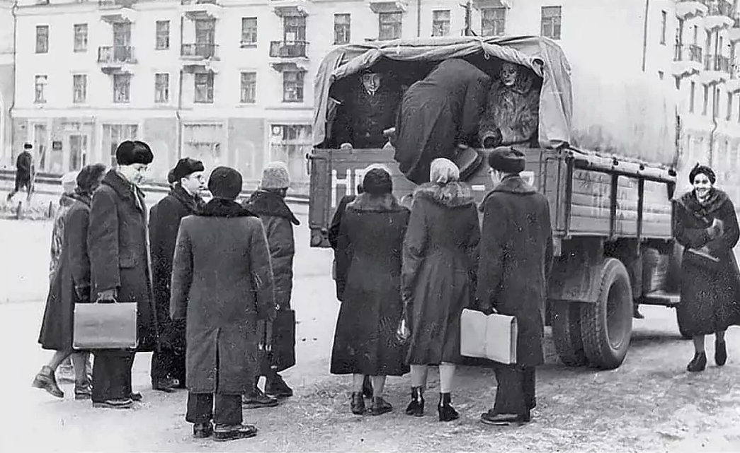 круговые облака. небо в виде сердца. 2009 картинка. солнце и луна на небе. небо россии.