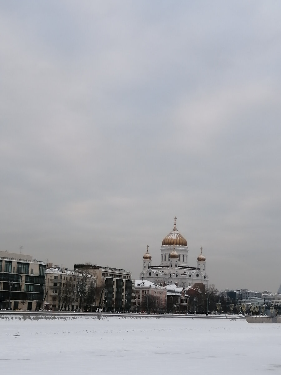вид на Храм с набережной