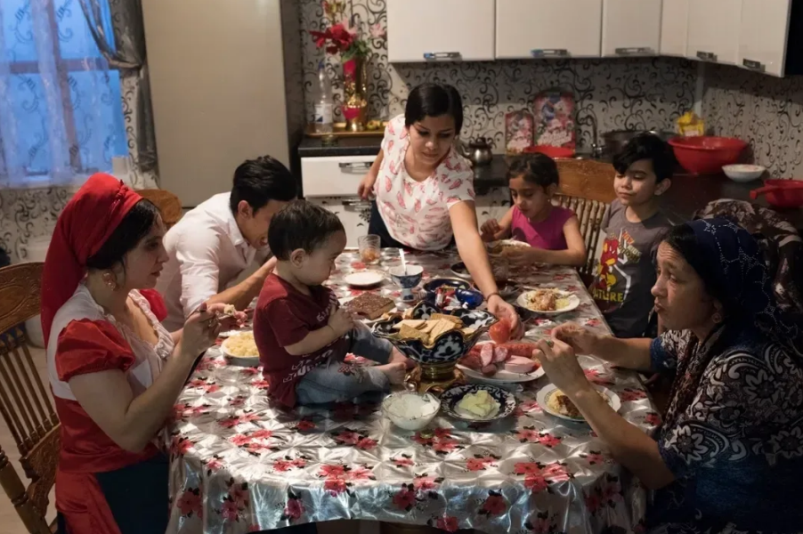 Цыгане в семейных условиях! От многоженства, до свадьбы в 13 лет ...