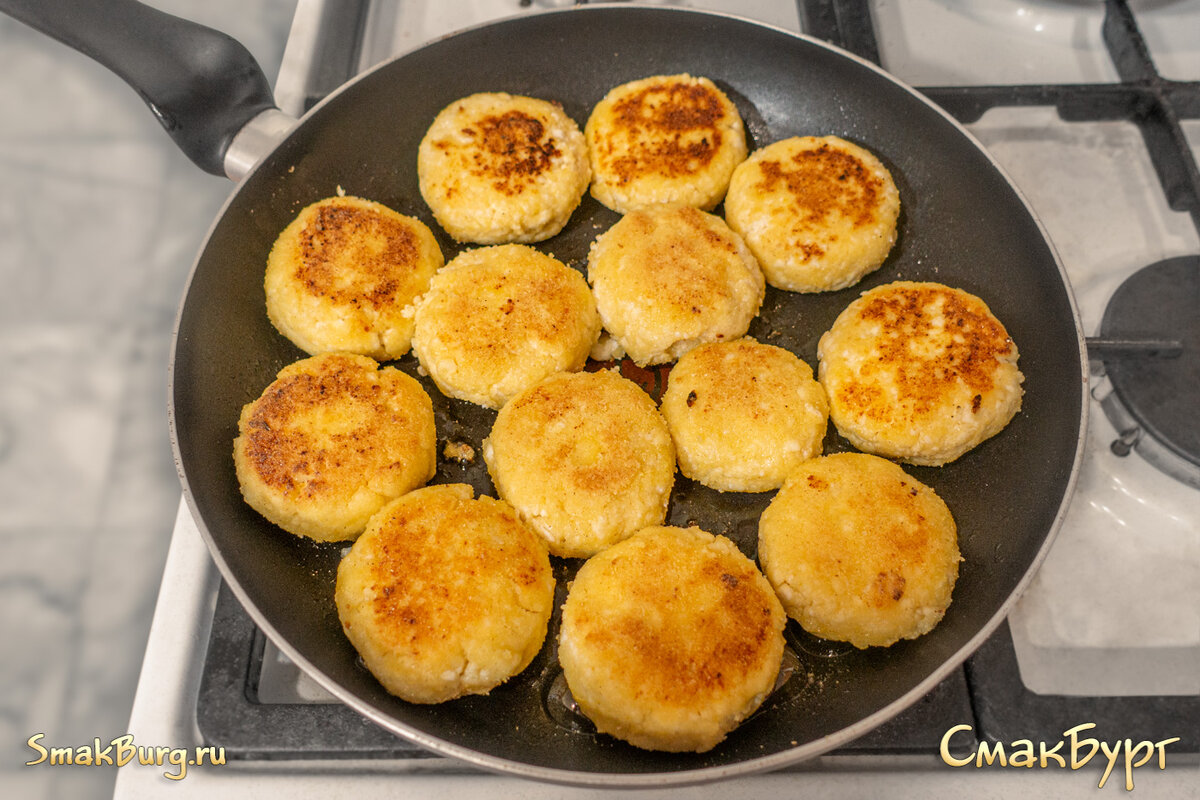 Золотистые сырники из рикотты на кукурузной муке - приятный завтрак для всей семьи!