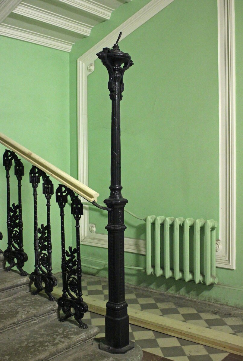 ул. 4. парадная 4 спб. александровской, санкт-петербург. особняк кутузова санкт-петербурге.