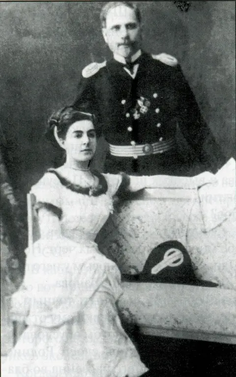 На фото крестьянский сын, Георгий Яковлевич Седов, со своей женой, племянницей генерала.