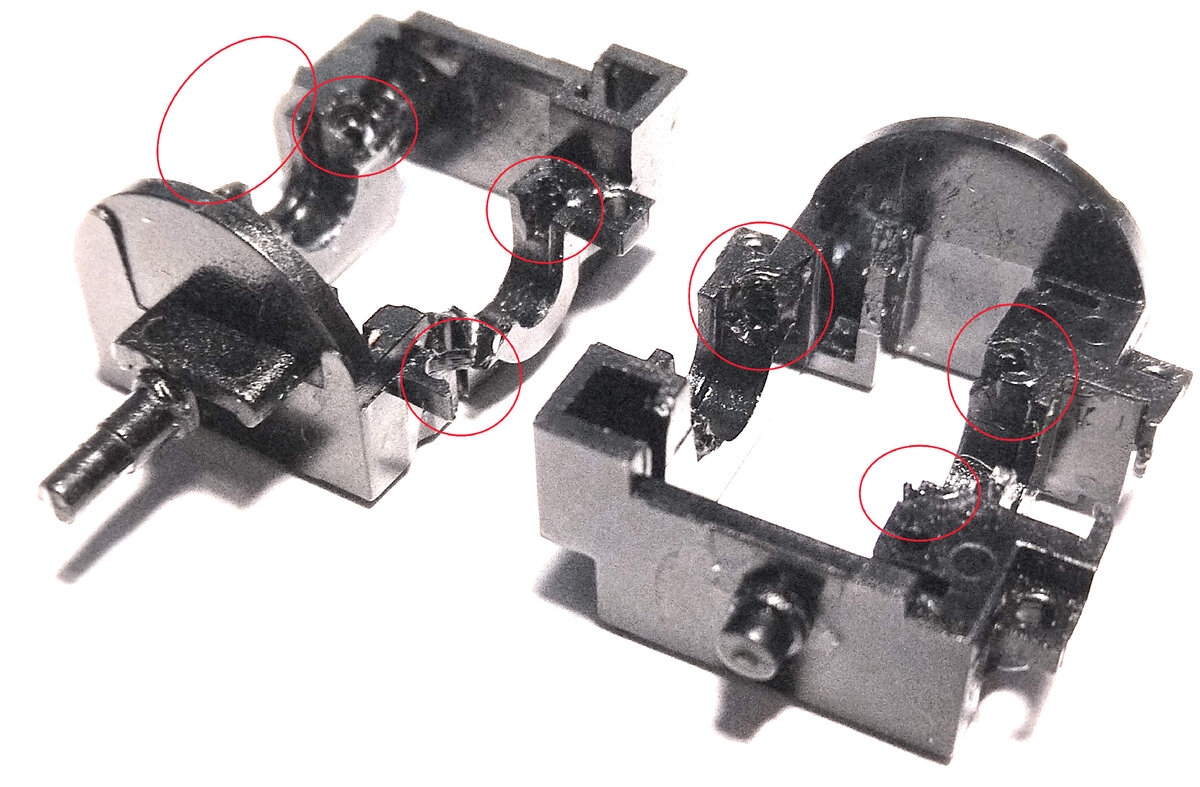 В кружках видны отломанные части детали