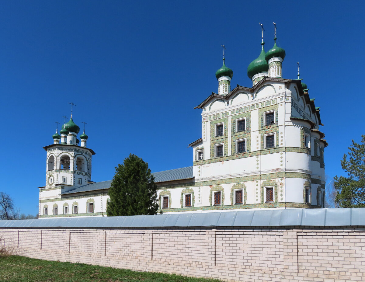 Трапезная колокольня