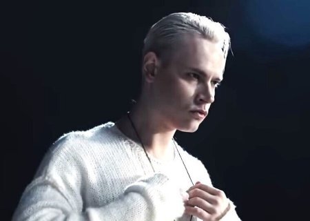    Каждый видит своего героя в клипе SHAMANА «Живой»