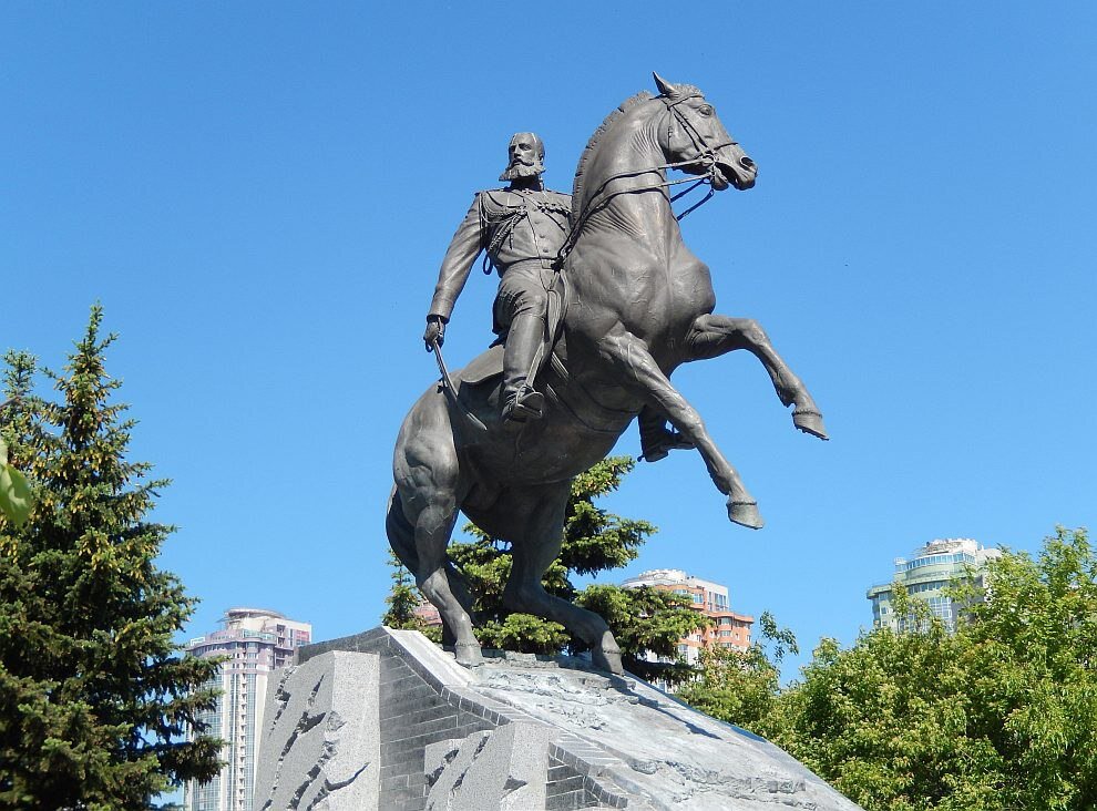 130 лет полководцу в 2024. Памятник генералу Скобелеву в Москве. Памятник генералу Михаилу Скобелеву. Памятник Скобелева в Мосвке.