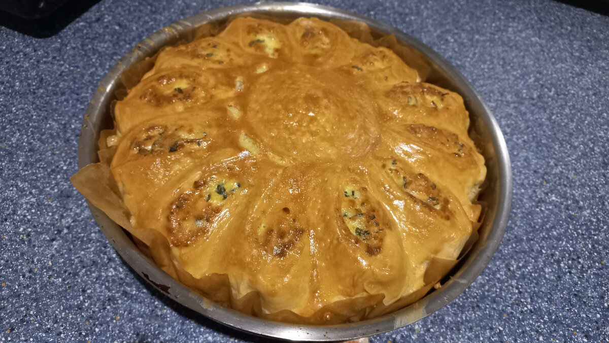 Готовый пирог–солнце. Это и все другие фото сделаны автором канала и являются объектом авторского права