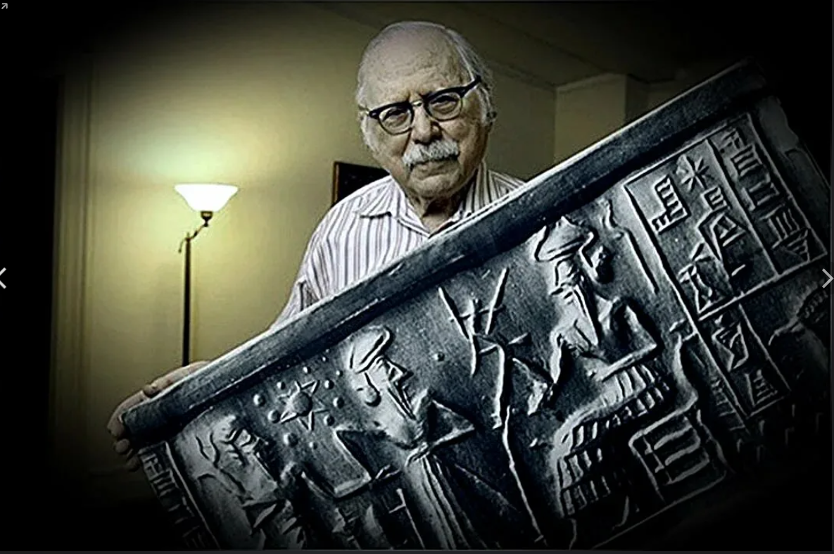 На фото Захария Ситчин 1920 года рождения, в Баку. Далее начинается путаница...

