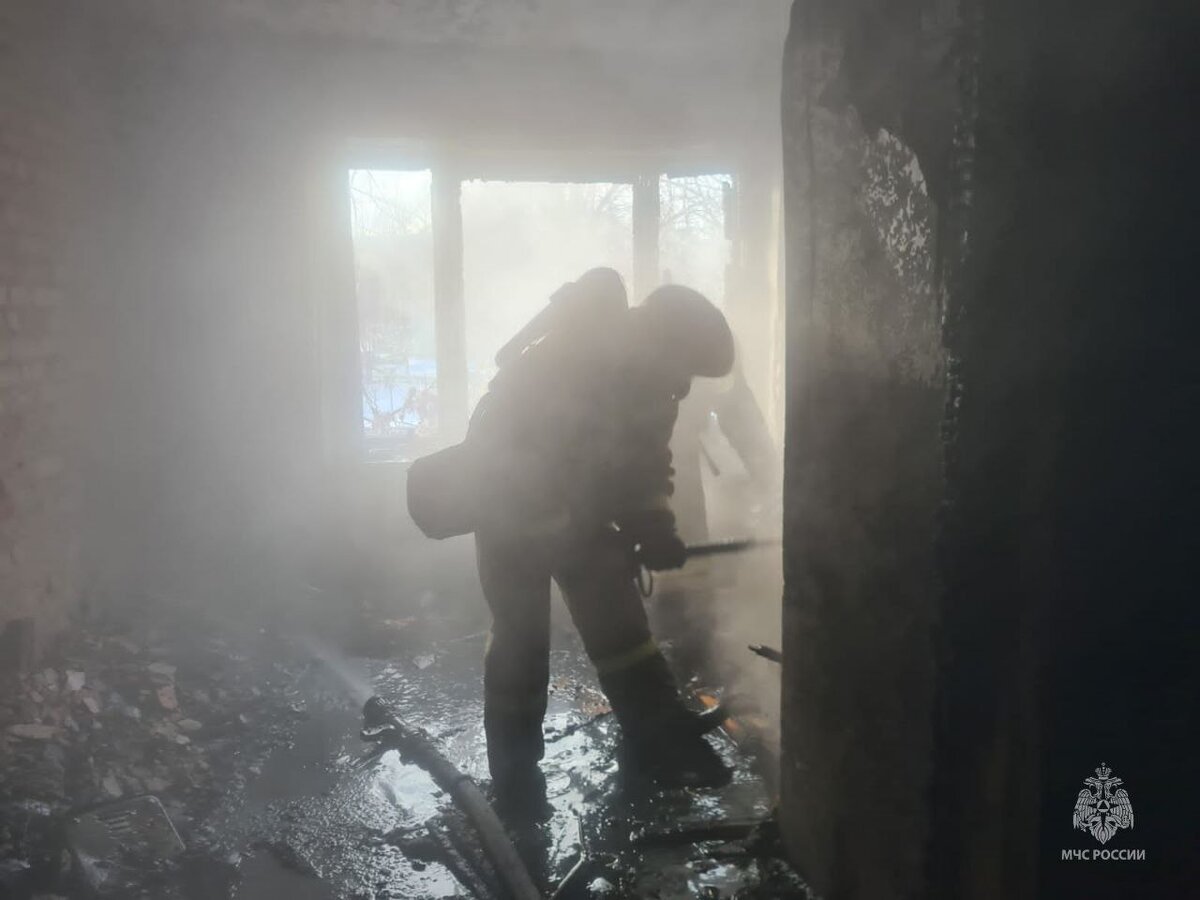    В Железногорске пожарные спасли от гибели при пожаре пожилую женщину