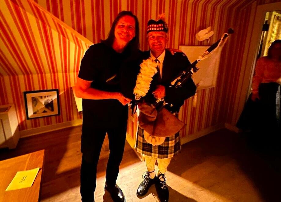 Александр добрынин 1989 год. С днем рождения школа. Веселые ребята день рождения. Веселые ребята день рождения. С днём рождения ребятишек.