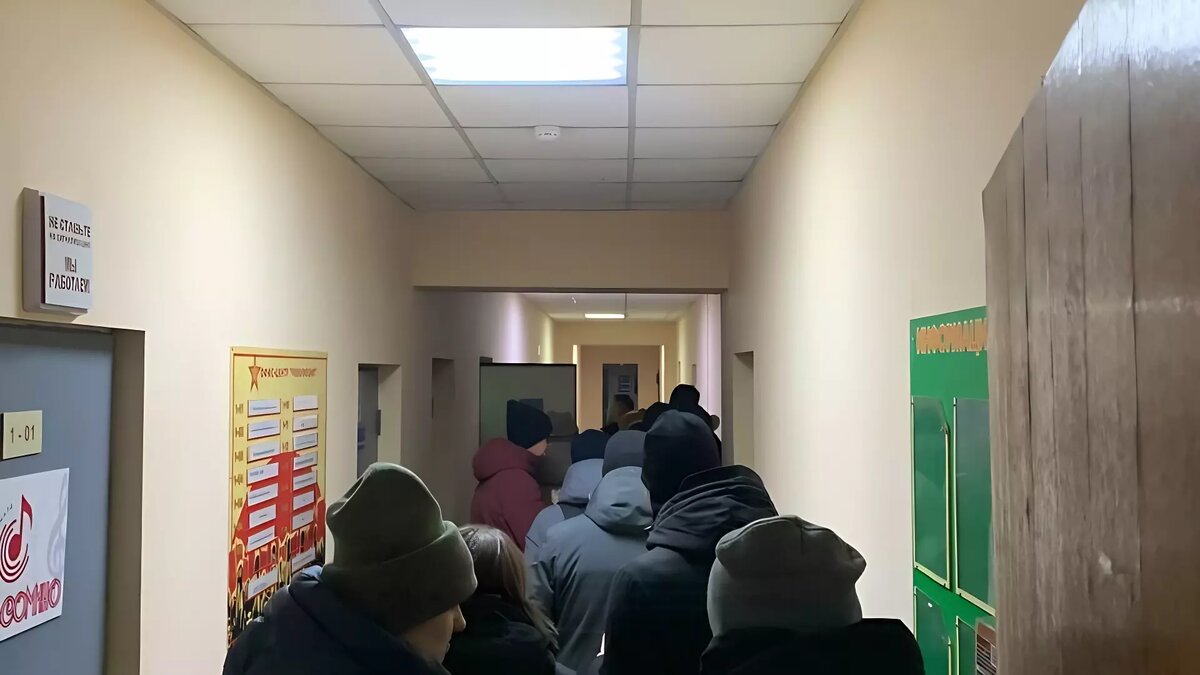     В Красноярске и других городах России собрались очереди в штабы экс-депутата Госдумы от «Союза правых сил» и депутата подмосковного Долгопрудного Бориса Надеждина. Люди массово идут ставить свои подписи в поддержку его кандидатуры на выборах президента.