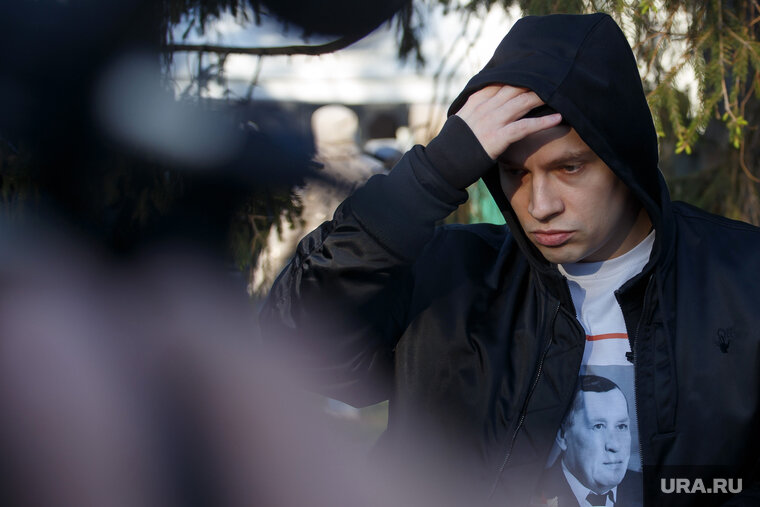 сергей звинцов. поставь песни исполнителя. Dabro (дабро) - юность. юность dabro юность. рэпер eminem.