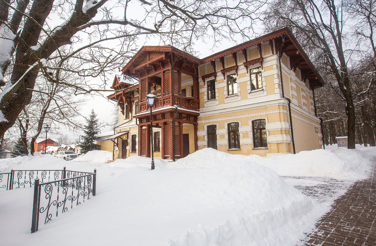 Усадьба Щапово. Главный дом. Москва. Фото автора статьи (листайте галерею, ещё 2 фото)