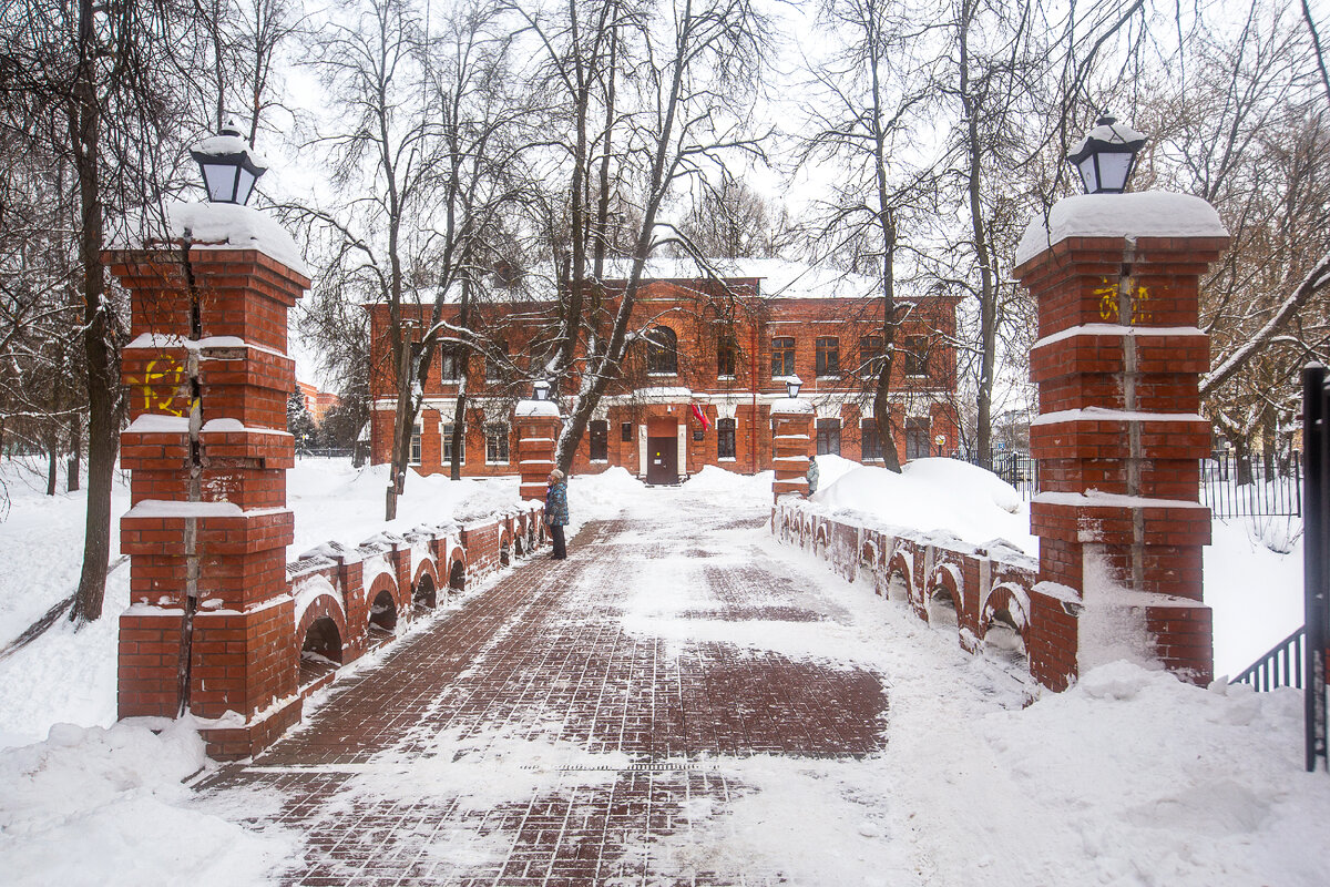 Усадьба Щапово. Здание бывшей сельскохозяйственной школы, основанной по инициативе мецената И.В. Щапова. Москва. Фото автора статьи 
