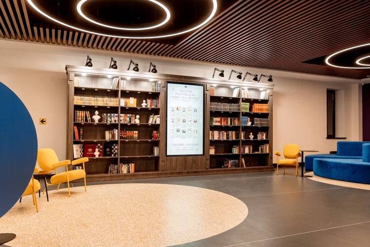    Для «Библиотеки Знаний» Паслер рекомендовал «Моабитскую тетрадь» поэта-героя Мусы Джалиля Белов Михаил Александрович