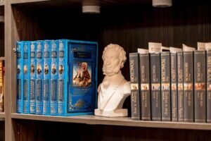  📷    Для «Библиотеки Знаний» Паслер рекомендовал «Моабитскую тетрадь» поэта-героя Мусы Джалиля Белов Михаил Александрович