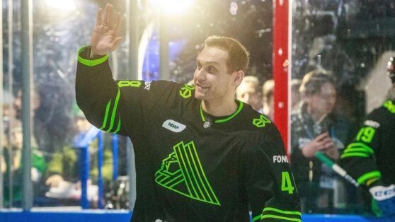    Защитник "Салавата Юлаева" Бирюков стал первым игроком, сыгравшим в КХЛ в 1000 матчах Андрей Бурков