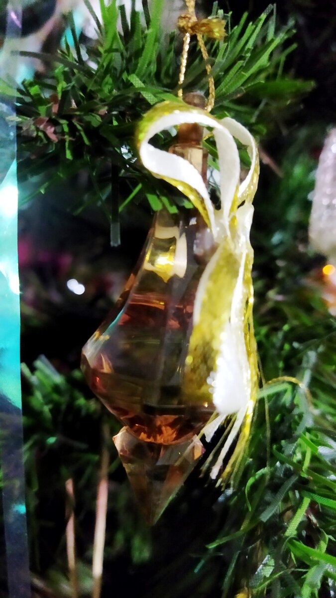 прозрачные елочные игрушки. елочная игрушка своими руками. самые красивые елочные игрушки. стеклянный новогодний шар на елку. прозрачные новогодние шары с наполнением.