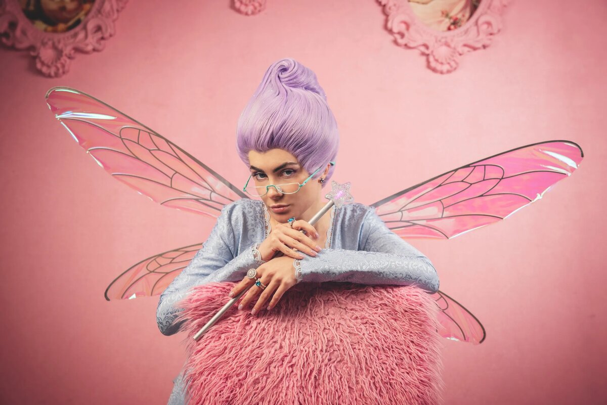 Косплей — Фея-крёстная из «Шрека». Косплеер: Анна Mrs.Oladyshka Серебрякова. Источник: «ВКонтакте»   📷