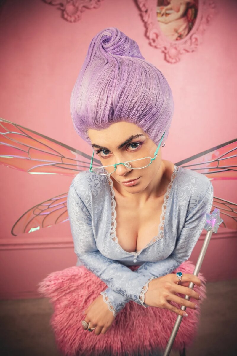 Косплей — Фея-крёстная из «Шрека». Косплеер: Анна Mrs.Oladyshka Серебрякова. Источник: «ВКонтакте»   📷