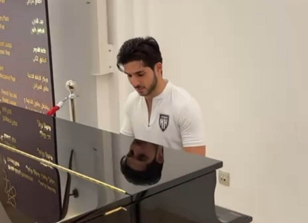    Новый член команды умеет не только играть в футбол, но и играть на фортепиано