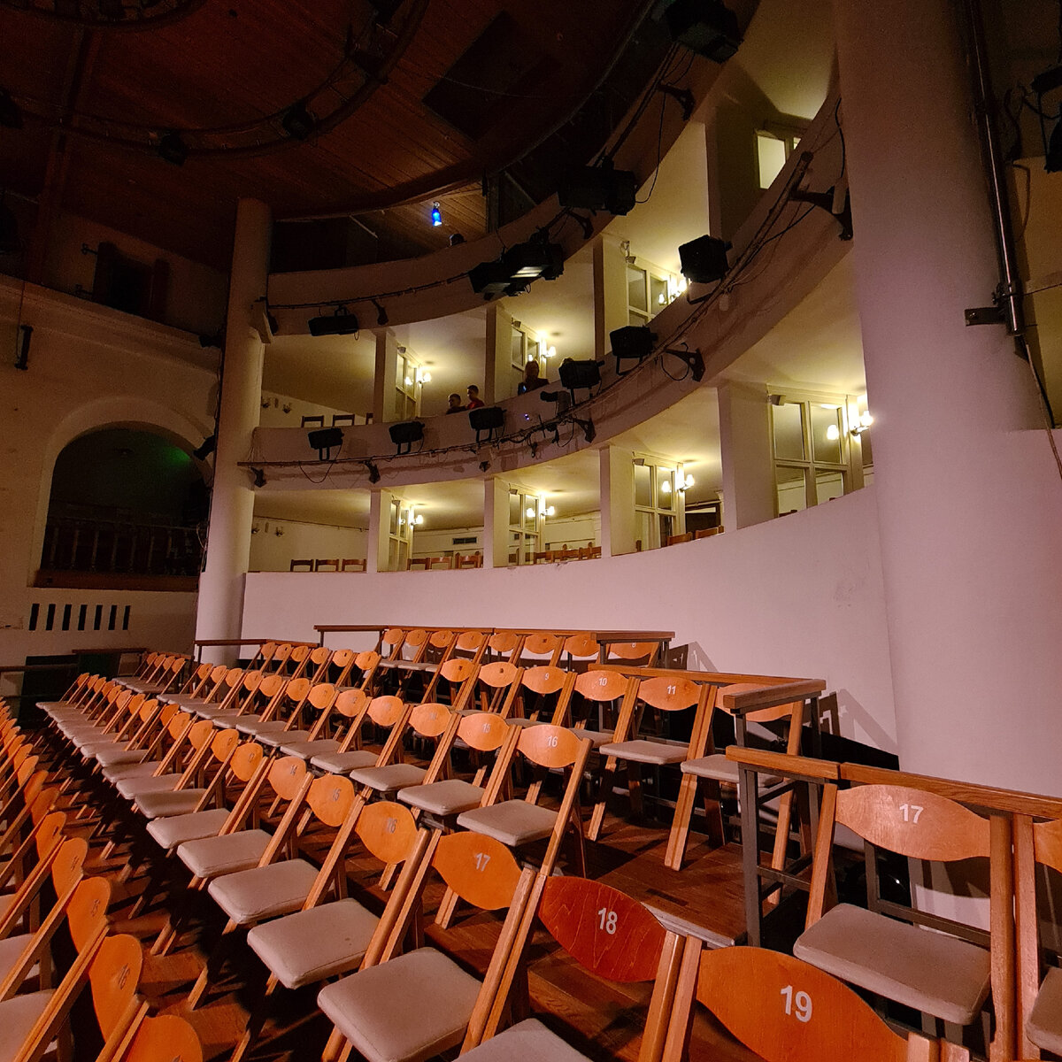 Театральный кружок для детей. Театр в школе. Театральная школа. Школьный театр. Театр в школе пьесы.